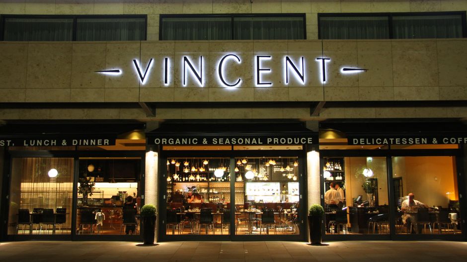 Vincent Hotel Exterior