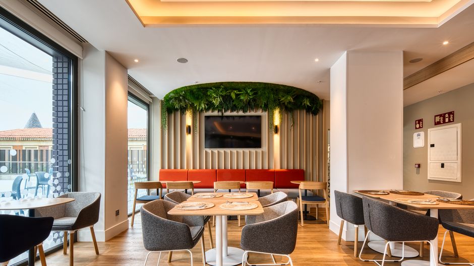 Holiday Inn Express Airport Restaurant