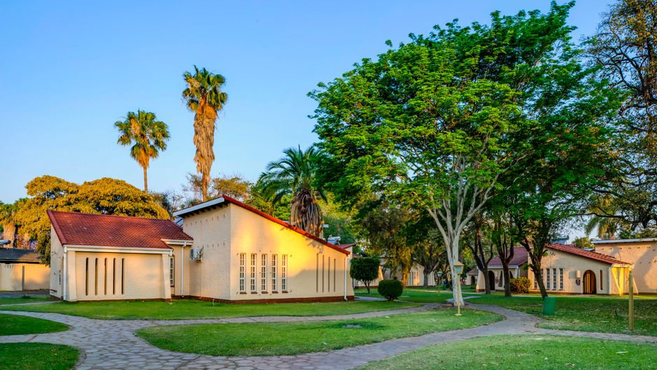 Kadoma Hotel & Conference Center Exterior