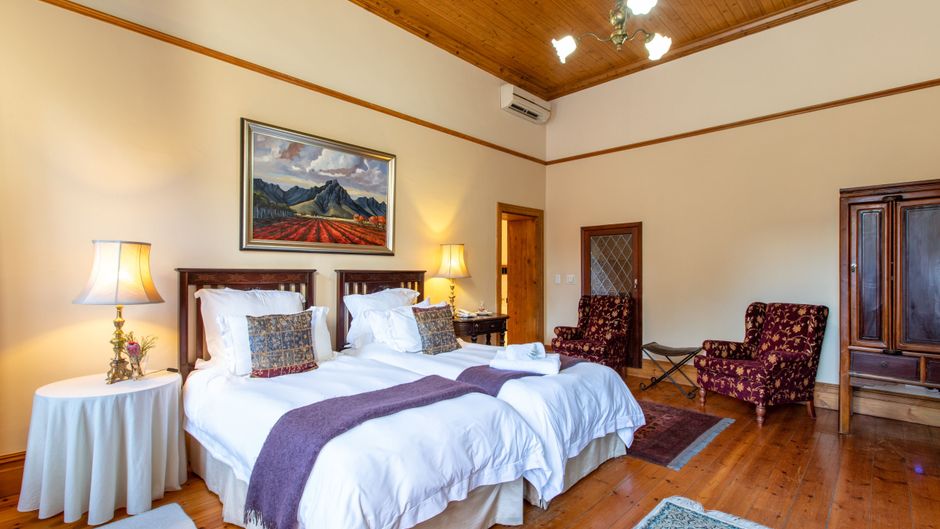 Evergreen Manor and Spa Room