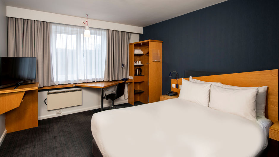 Holiday Inn Express Gloucester South Room