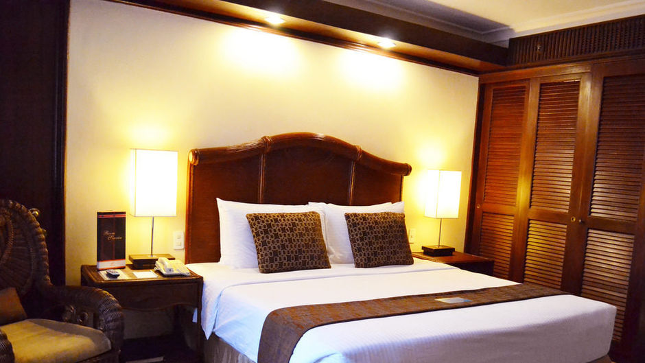 Waterfront Airport Hotel & Casino Suite