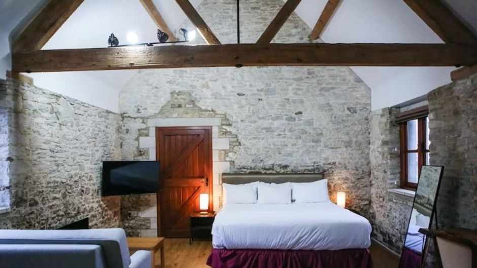 Kingston Country Courtyard Room