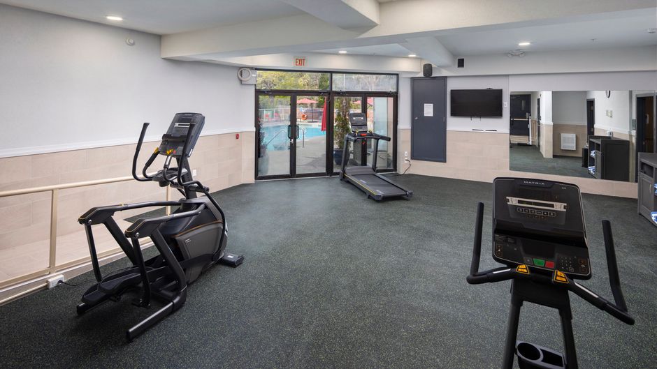 Holiday Inn Victoria-Elk Lake Health Club