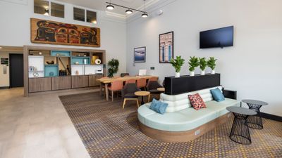 Holiday Inn Victoria-Elk Lake