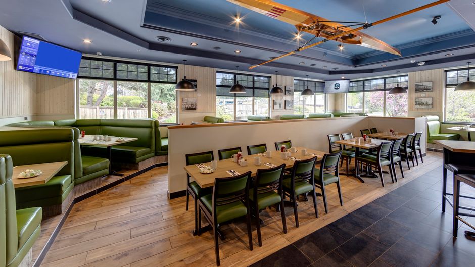 Holiday Inn Victoria-Elk Lake Restaurant