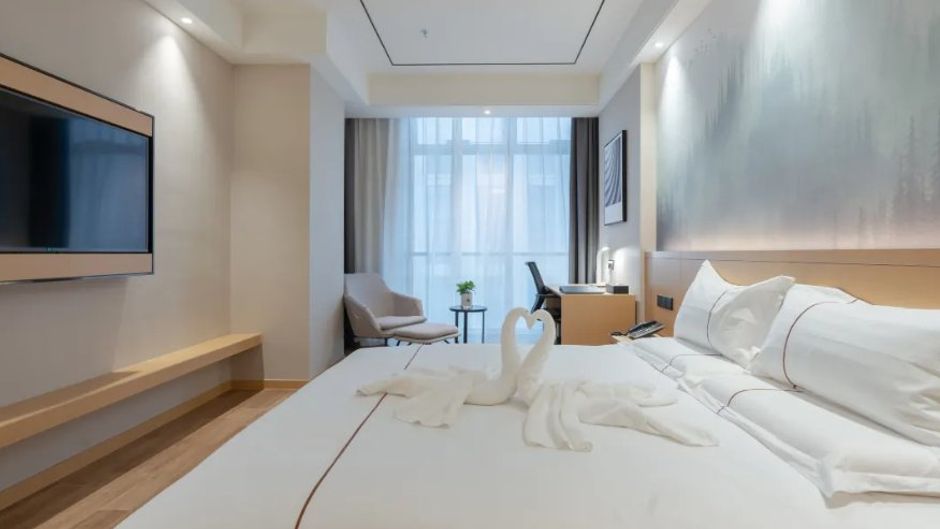 Yuquan Hotel Room