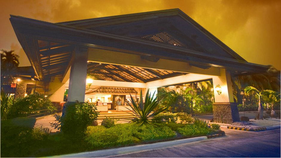 Waterfront Insular Hotel Exterior