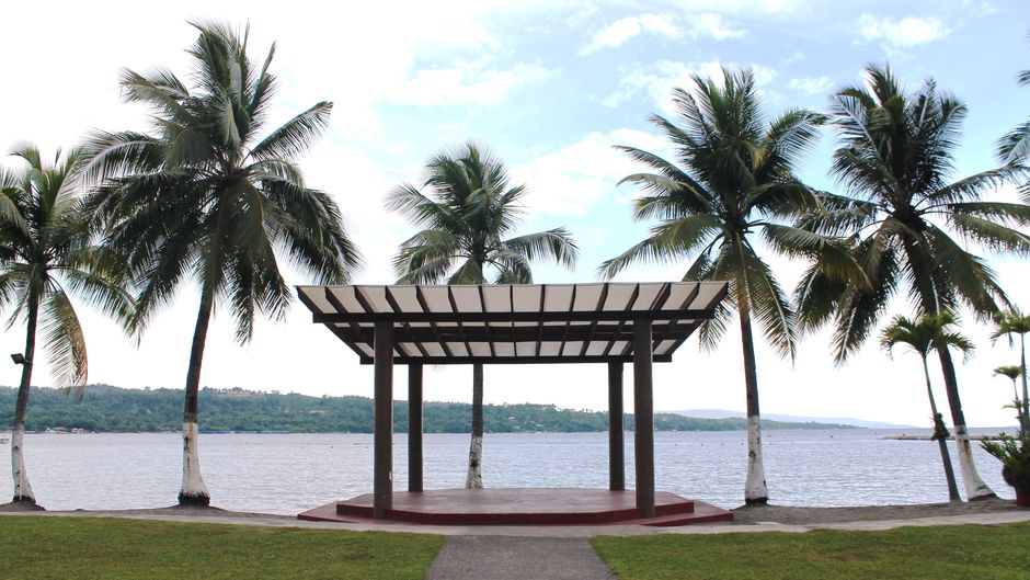 Waterfront Insular Hotel Exterior