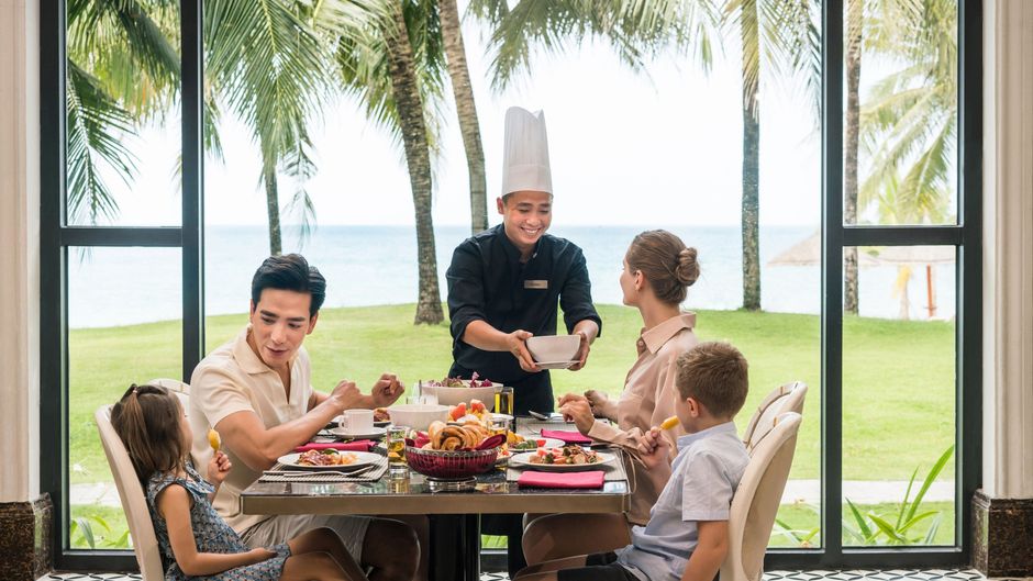 Sheraton Phu Quoc Long Beach Resort Restaurant