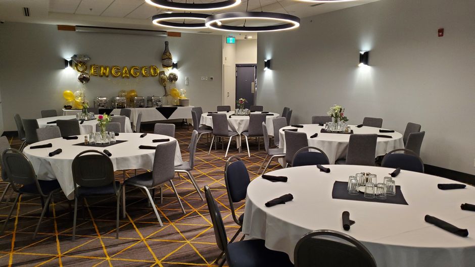 Holiday Inn Victoria-Elk Lake Ballroom