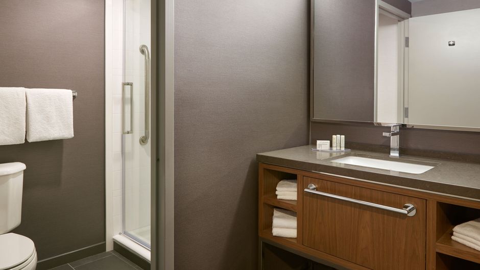 Courtyard by Marriott Toronto Markham Room