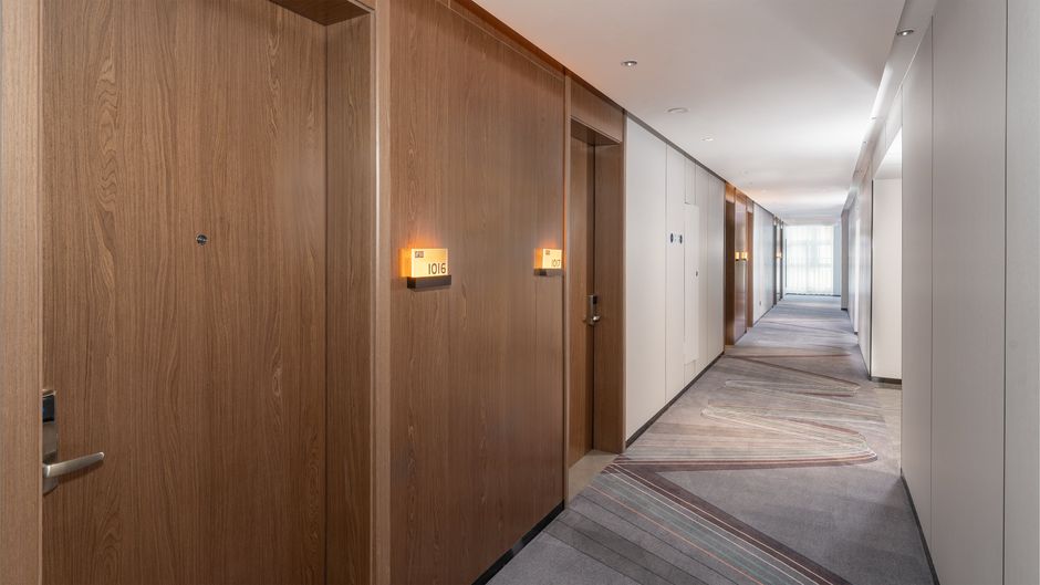 Holiday Inn Express Conv & Exhibition Lobby
