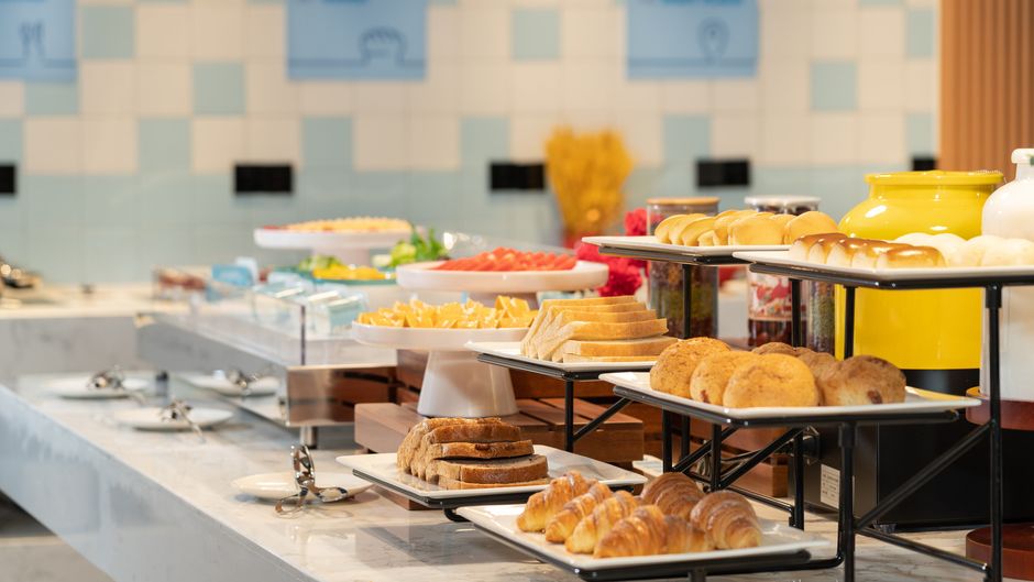 Holiday Inn Express Conv & Exhibition Restaurant