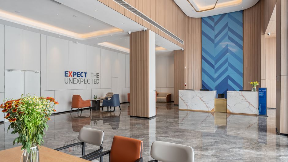 Holiday Inn Express Conv & Exhibition Exterior