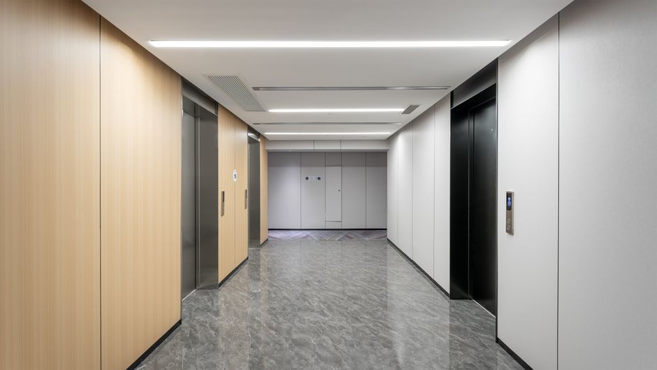 Holiday Inn Express Conv & Exhibition Lobby