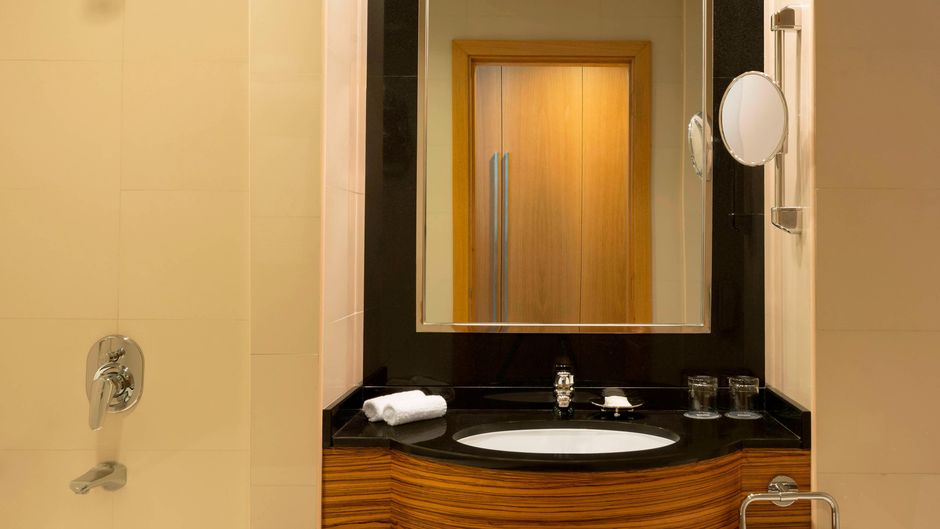 Four Points by Sheraton Downtown Dubai Room