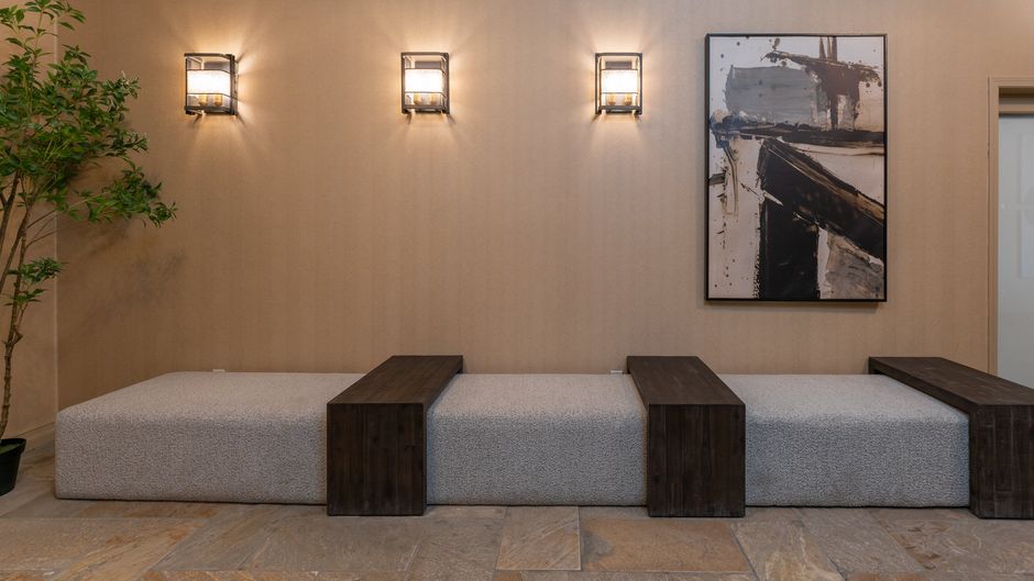 Prestige Hotel & Conv Ctr Vernon Lobby