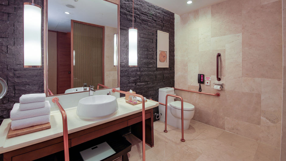 Crowne Plaza Hailing Island Room