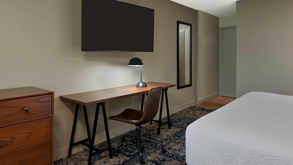 Four Points by Sheraton Toronto Airport Room