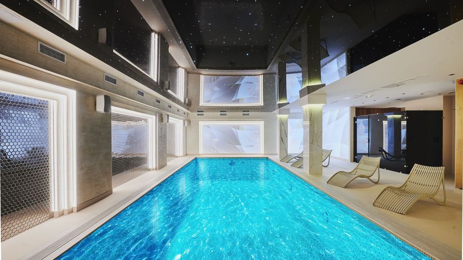 Stay inn by Frost Pool