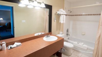 Anchor Inn & Suites