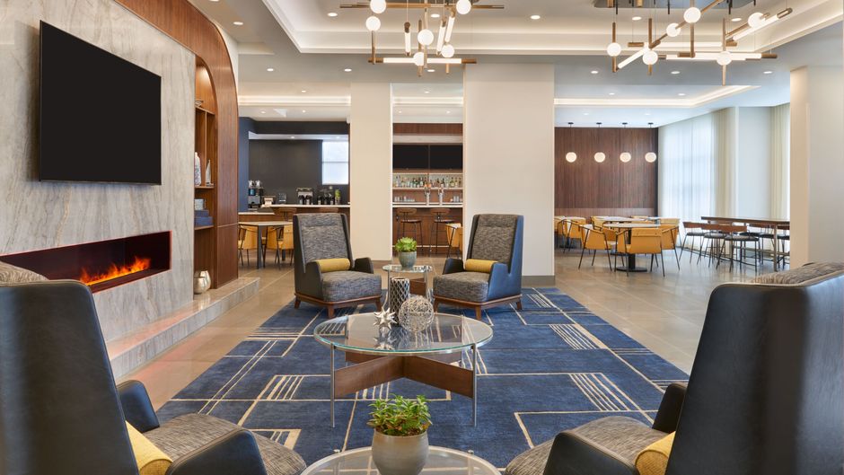 Courtyard By Marriott Kitchener Lobby
