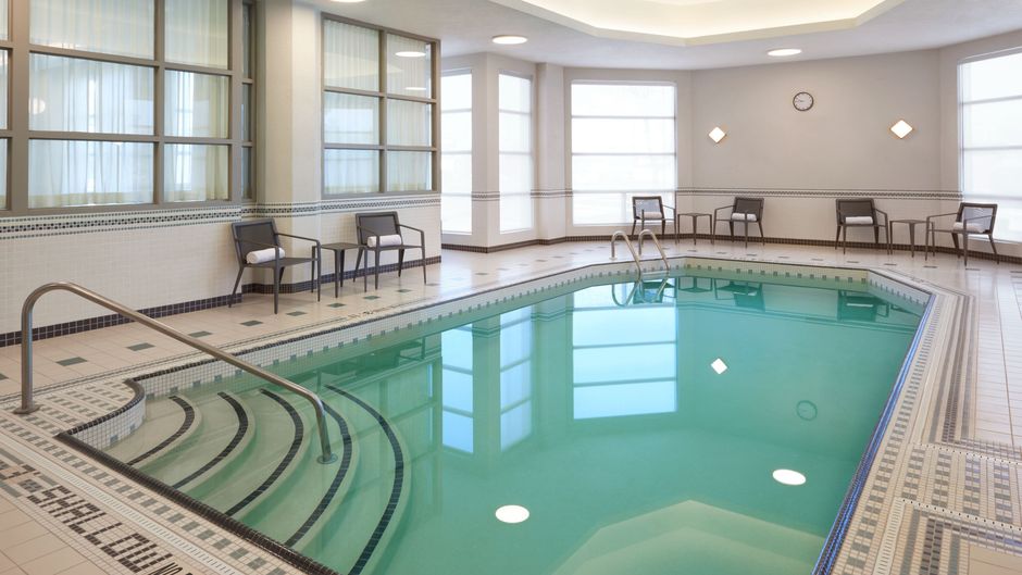 Courtyard By Marriott Kitchener Pool