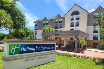Holiday Inn Express & Suites