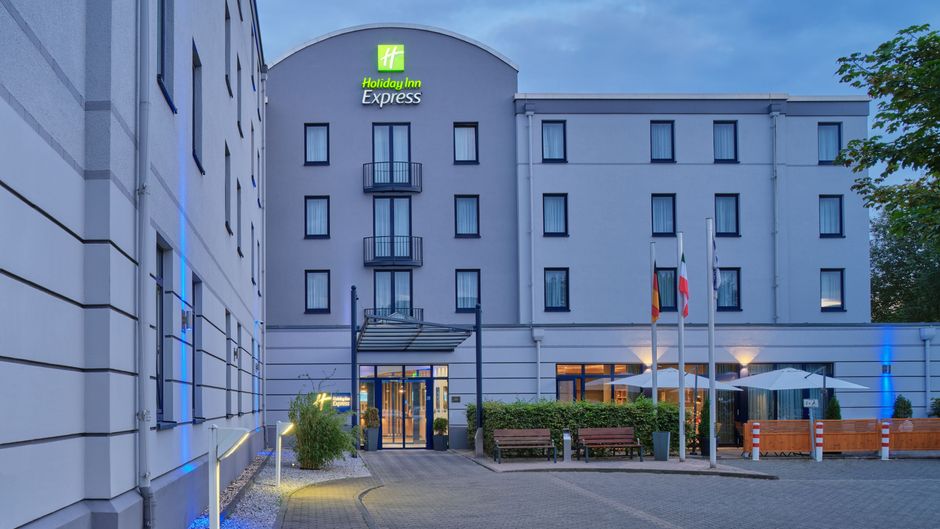Holiday Inn Express Dortmund Exterior