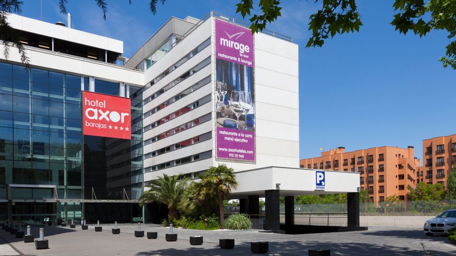 Axor Barajas Hotel Exterior