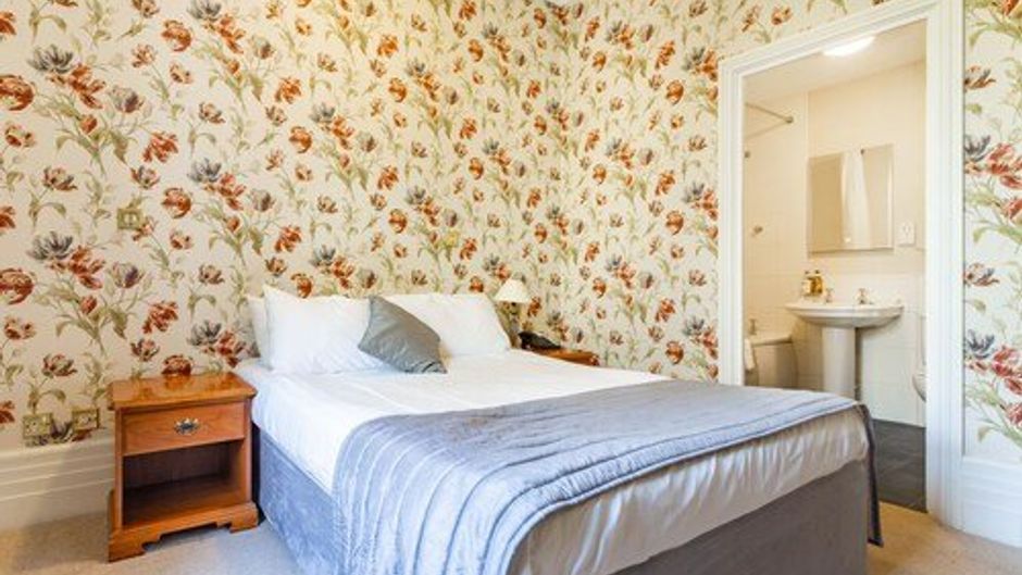 Woodland Manor Hotel Room