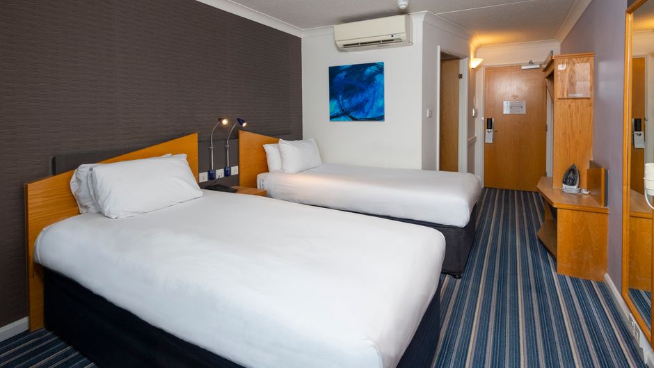 Holiday Inn Express Northampton Room