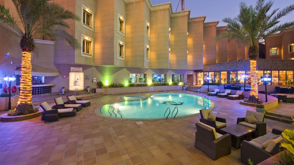 Holiday Inn Al Khobar Pool