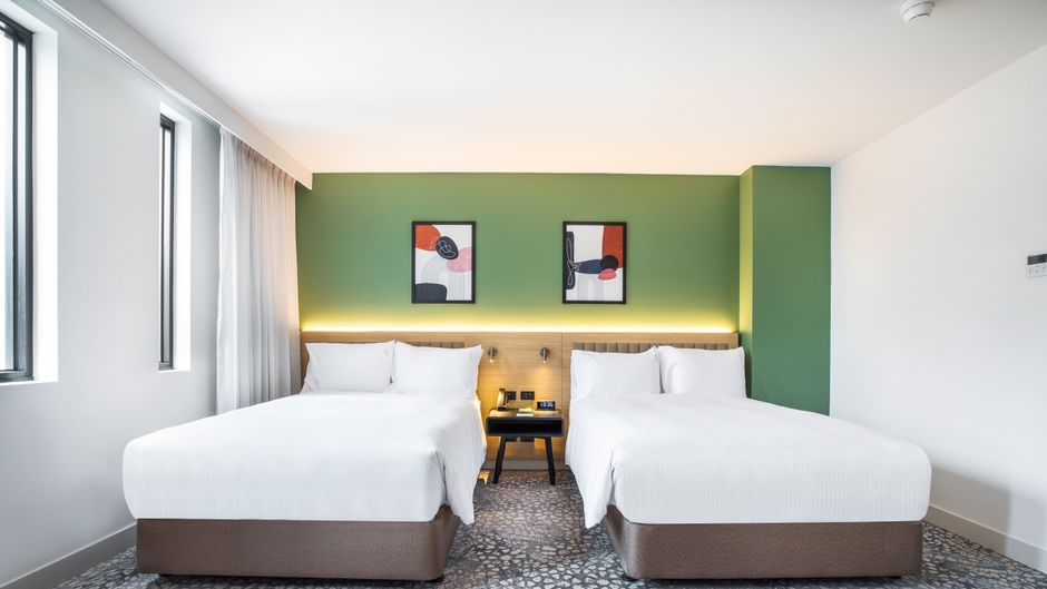 Holiday Inn Dandenong Room