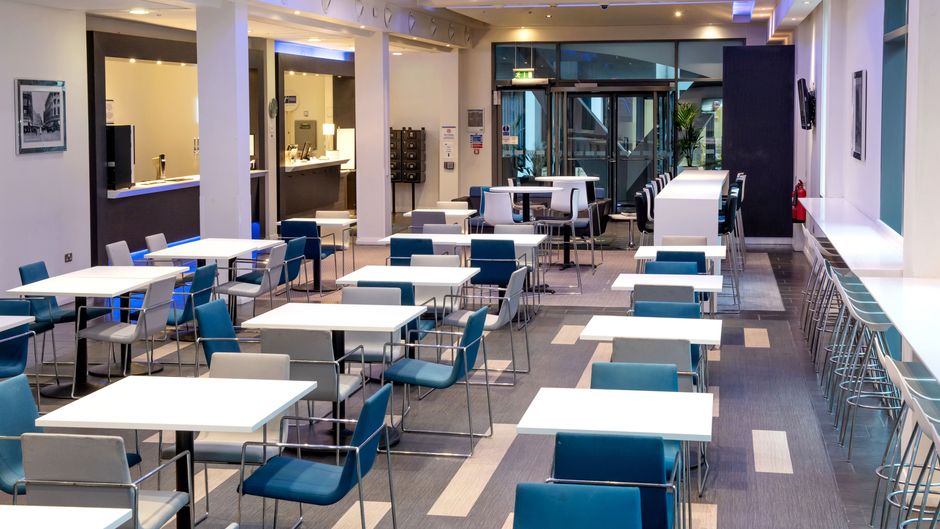 Holiday Inn Express-MEN Arena Restaurant