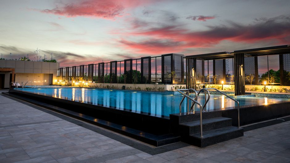 Holiday Inn Lucknow Airport Pool