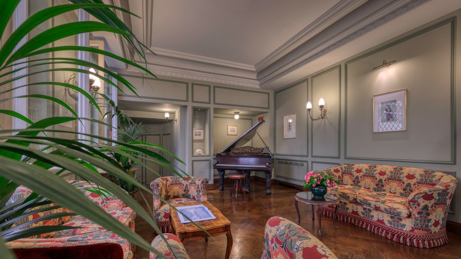 Hotel Locarno Lobby