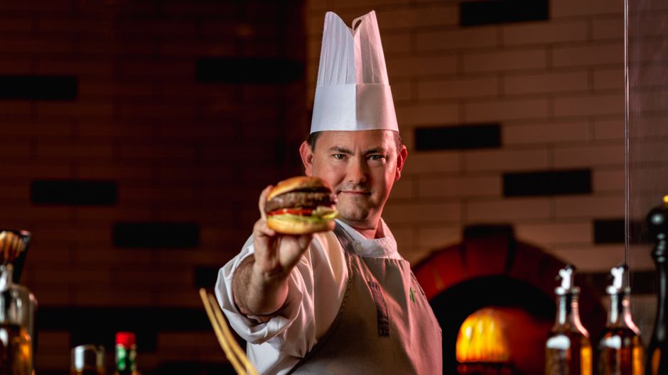 Holiday Inn & Suites Dubai Science Park Restaurant