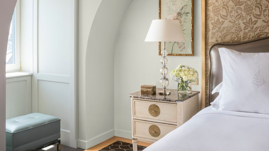 Four Seasons Hotel des Bergues Room