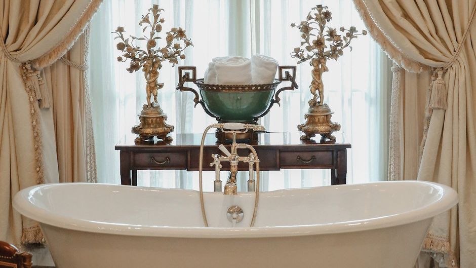 Four Seasons Hotel des Bergues Room