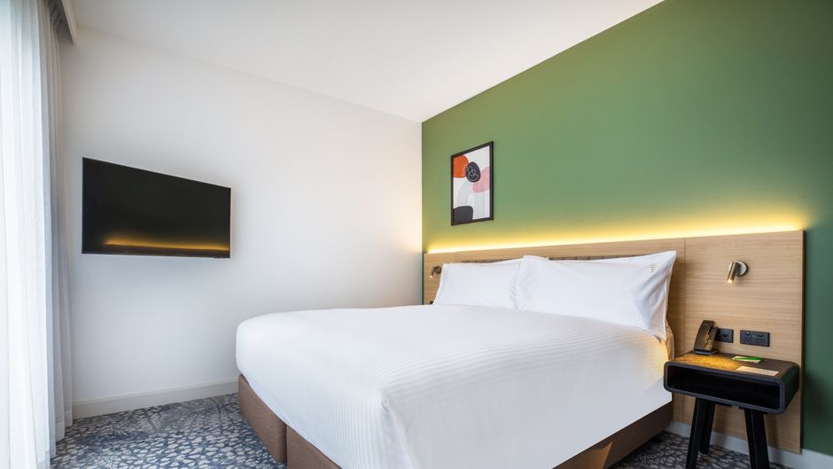 Holiday Inn Dandenong Suite