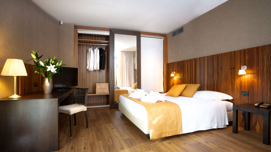 Viest Hotel Room