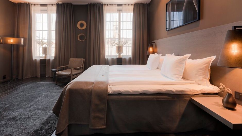 The Lamp Hotel Room