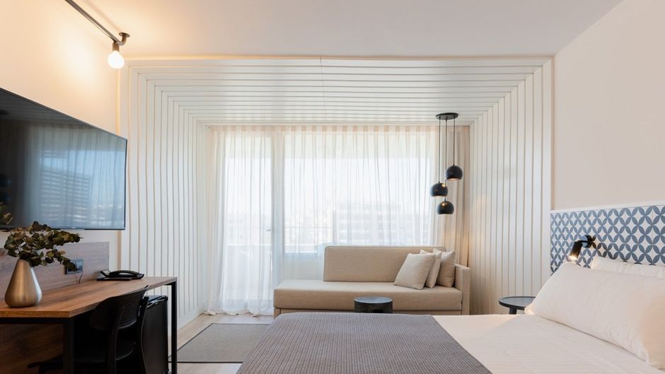 Magnolia Hotel Room
