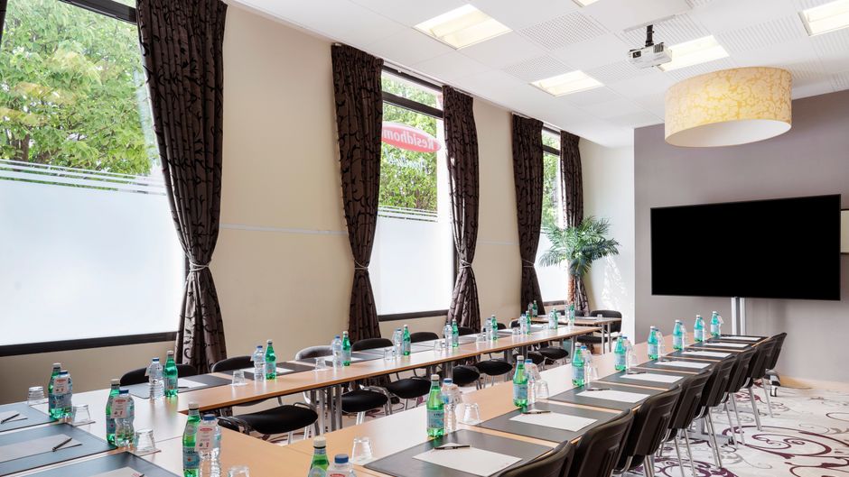 Residhome Appart Hotel Paris-Evry Meeting