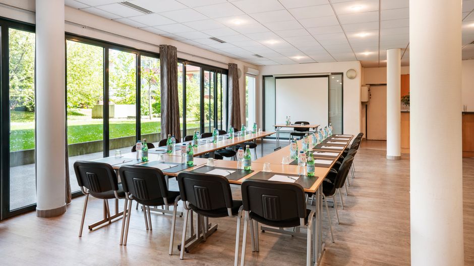 Residhome Appart Hotel Paris-Evry Meeting