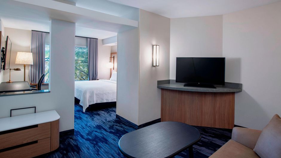 Fairfield Inn & Suites Kelowna Suite