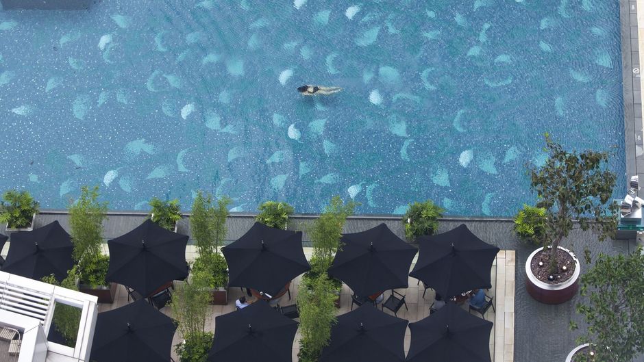 Four Seasons Hong Kong Pool