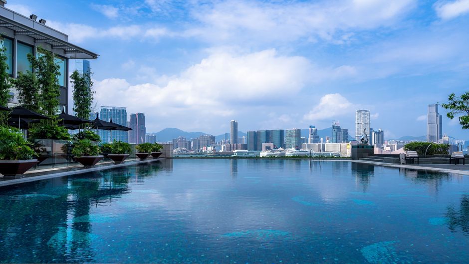 Four Seasons Hong Kong Pool